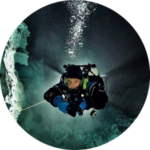 Охота за тьмой. Профи подводной фотографии Виктор Лягушкин документирует Ординскую пещеру и подробно фиксирует инопланетные ощущения.